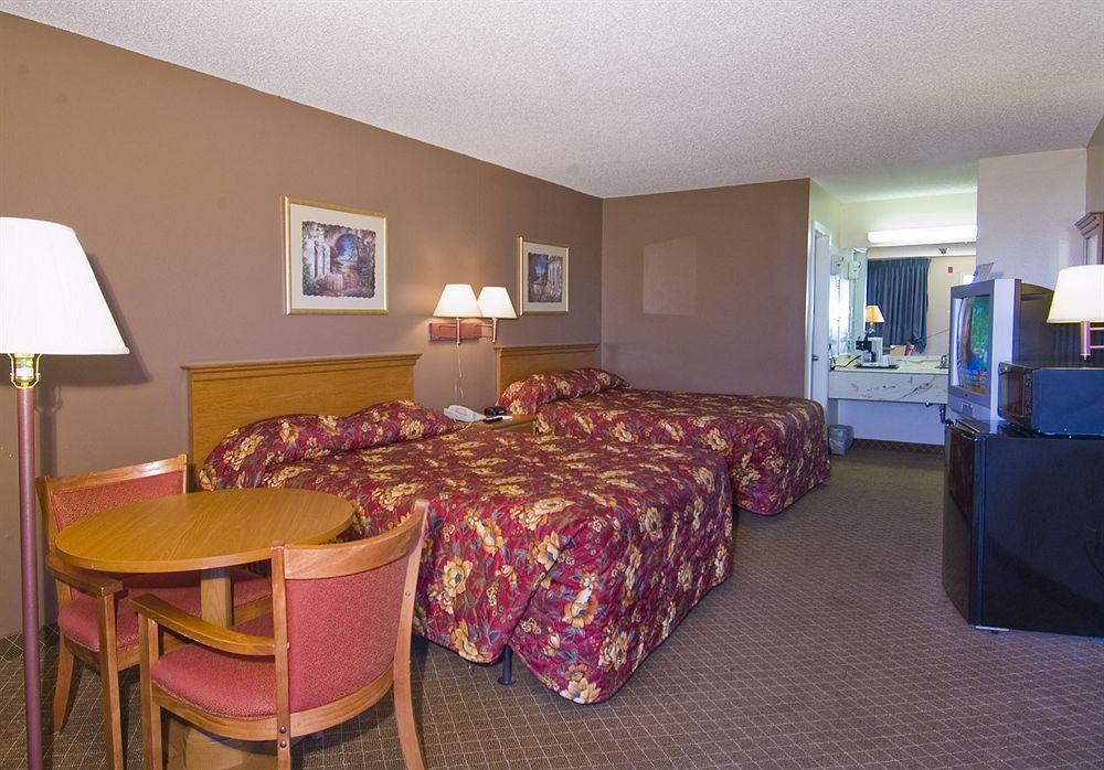 Rodeway Inn Alexandria Exterior photo